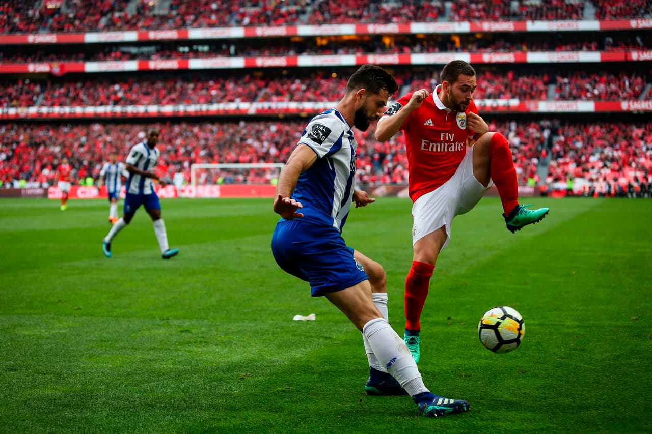 Sin embargo, a pesar de la insistencia, las llegadas de Porto no tenía éxito en la portería del Benfica.