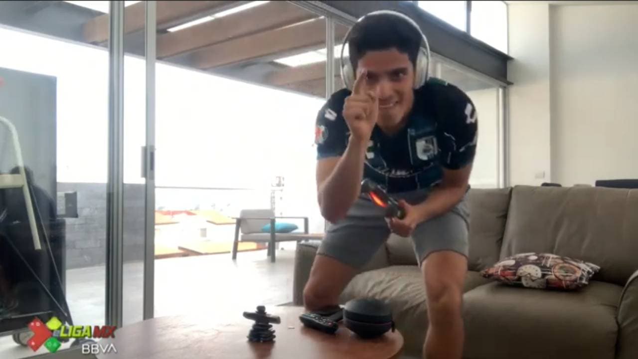 Eduardo Aguirre y Santos doblegaron 2-3 a Jaime Gómez y Querétaro en la eLiga MX.