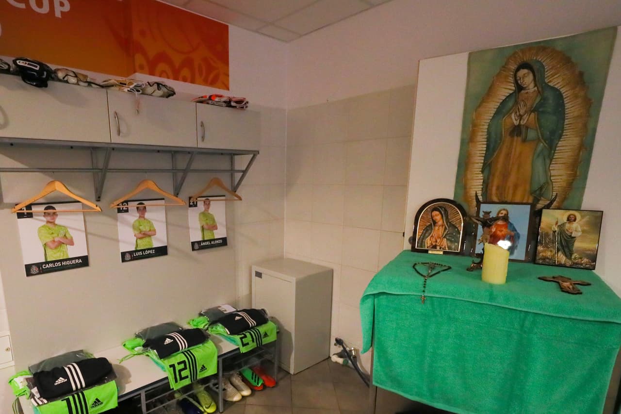 Así el vestidor de la Selección Mexicana con la imagen de la Virgen de Guadalupe.