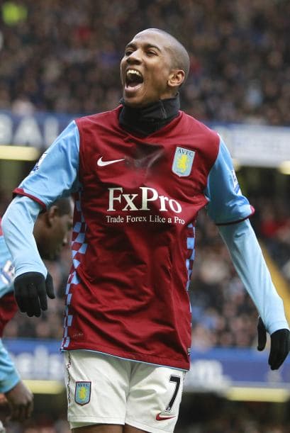 El goleador de los 'Villanos' le puso emoción al partido.