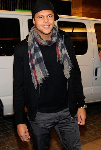 Jo-Wilfried Tsonga arribó muy despreocupado en camioneta, al parecer los convertibles no son su estilo.