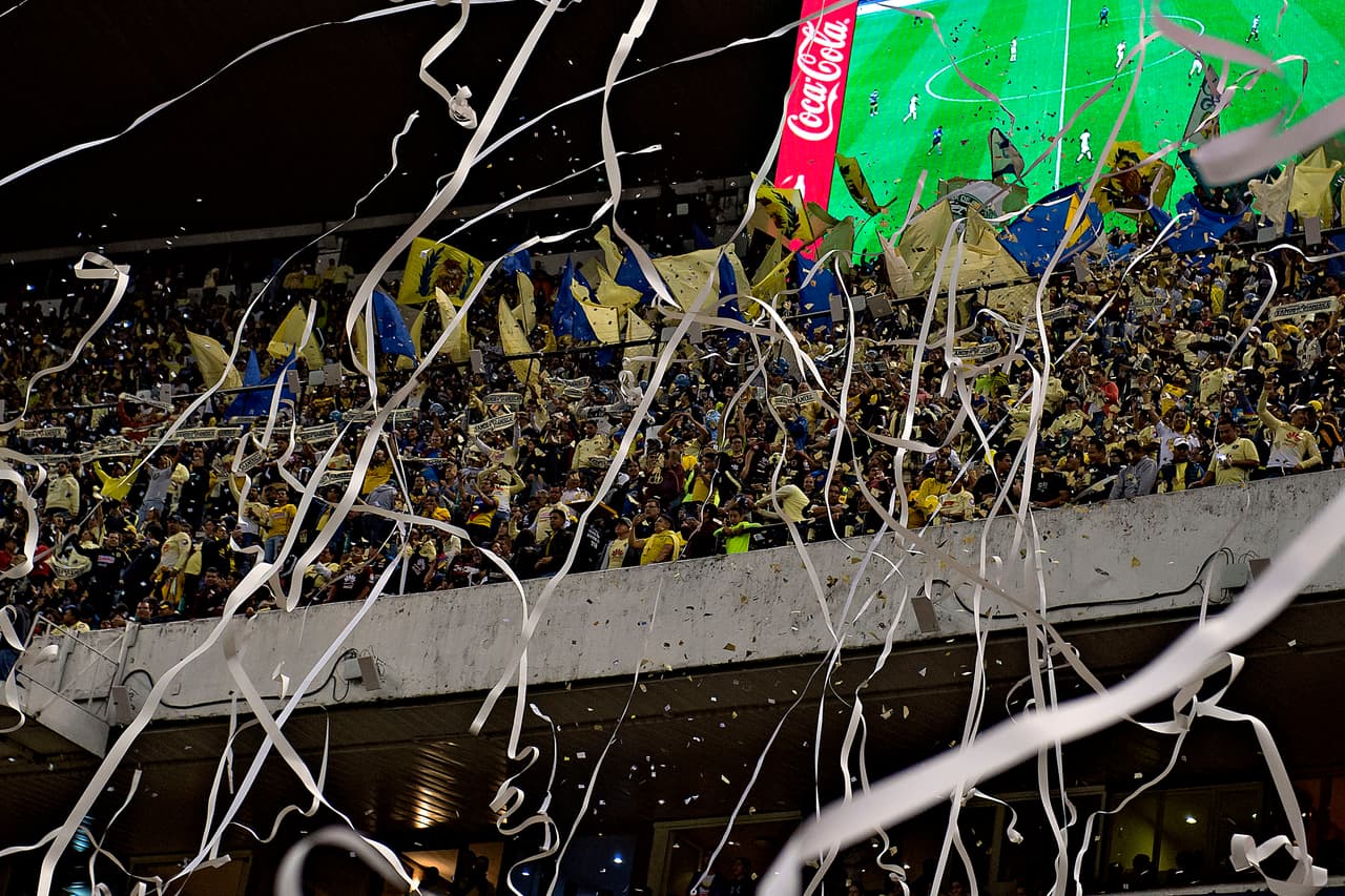 Una fiesta total se vivió en el estadio Azteca con el triunfo que consiguió el América sobre Necaxa que lo mete a la final del torneo.