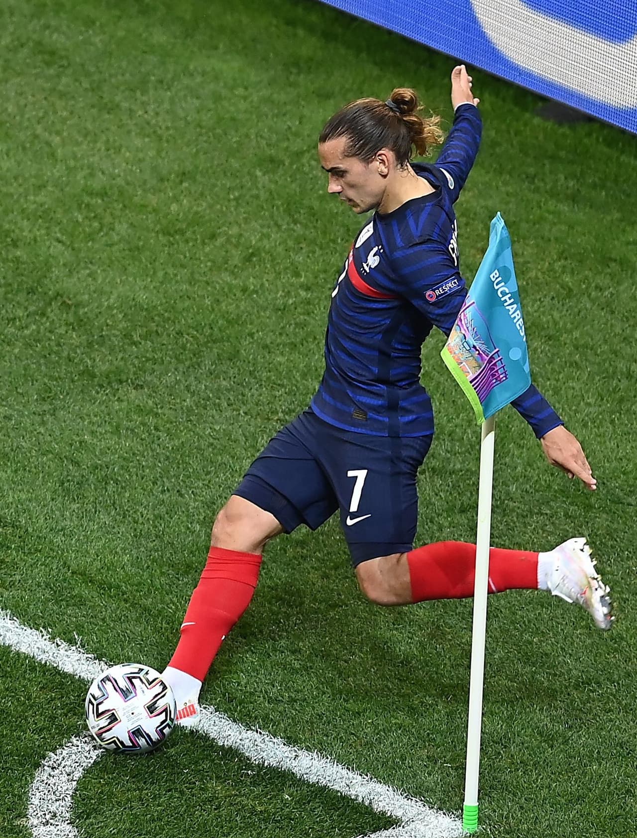 Se define en penales el encuentro y Suiza pasa a Cuartos de Final de la Euro 2020. La escuadra suiza abría el marcador con gol de Seferovic, sin embargo, Karim Benzema con doblete puso arriba a ‘Les Bleus’ junto con Paul Pogba (75’) pero al filo del partido Garavanovic (90’) se encargo de llevar el encuentro a tiempo extra. Kylian Mbappé falló el penal que definió el encuentro.