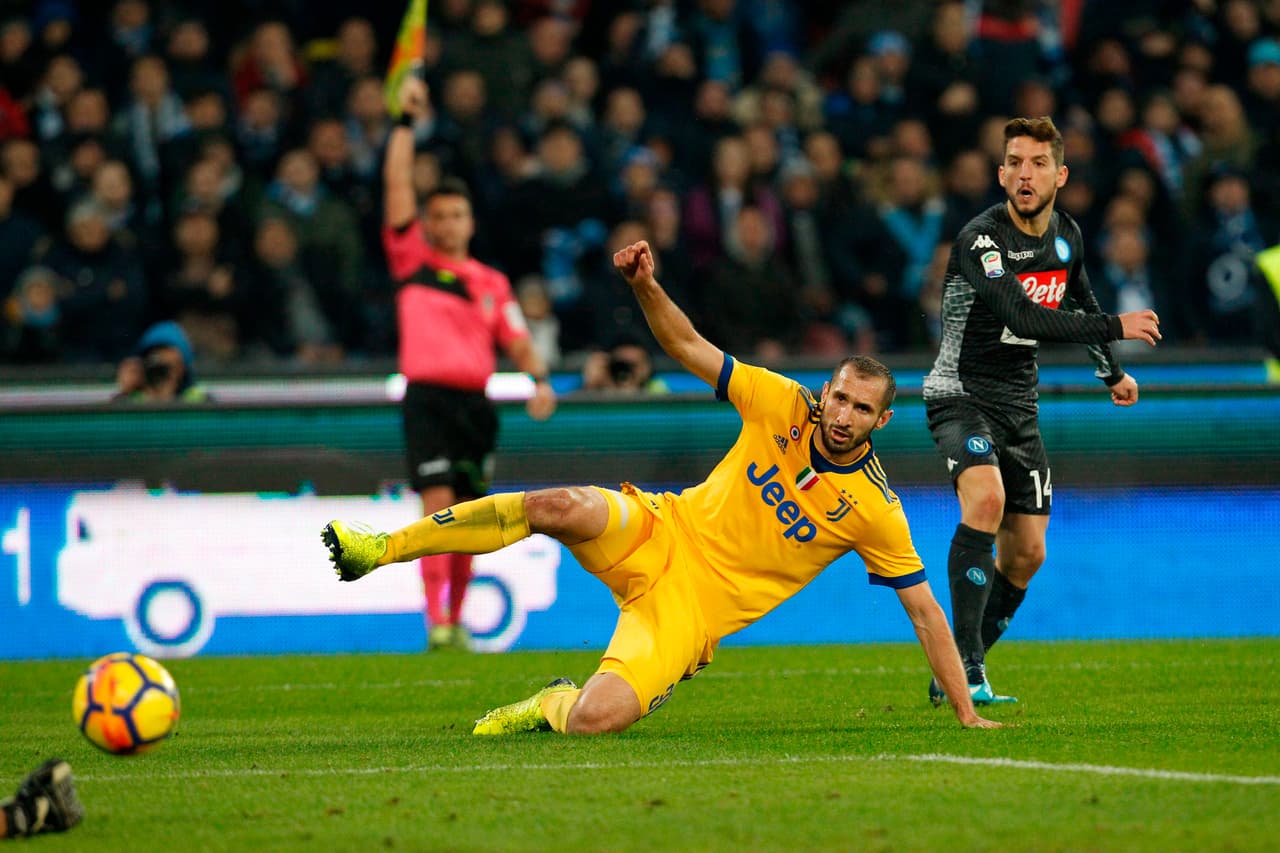 Giorgio Chiellini es uno de los bastiones de la defensa de Juventus, pero todavía no firma la renovación con el club italiano. Podría dar una sorpresa.