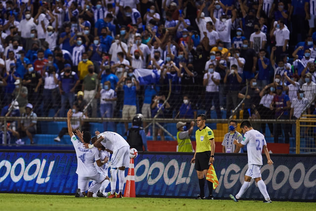 Los visitantes tuvieron que venirt de atrás en eñ segundo tiempo y logran golear a Honduras 1-4.