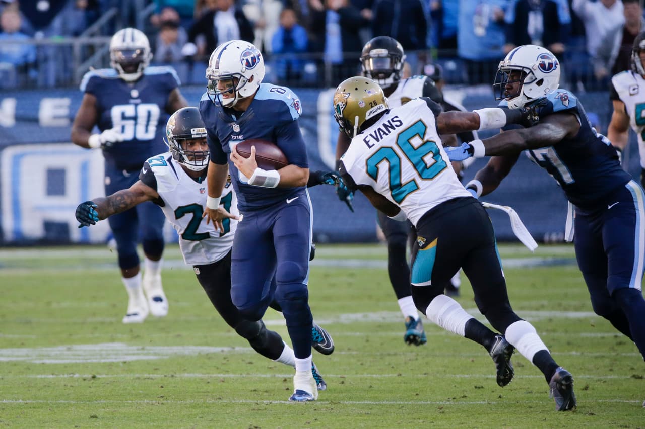 Los Tennessee Titans vencieron 42 - 39 a los Jacksonville Jaguars para terminar una racha de 11 derrotas consecutivas de locales.