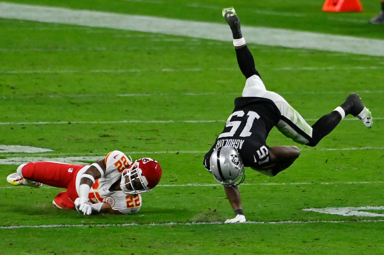 Con menos de dos minutos en el reloj, los Chiefs consiguen el touchdown de la victoria y se vengan de los Raiders al imponerse 35-31.