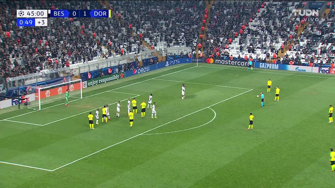 ¡TIRO ATAJADO! disparo por Marco Reus.