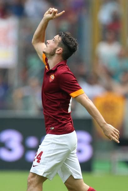 Alessandro Florenzi fue amonestado en el juego luego de subir a las gradas a festejar su anotación con su abuela.