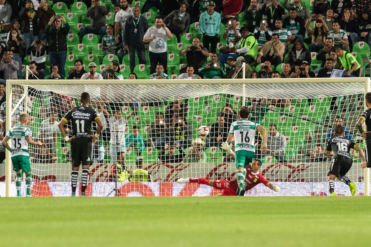 ¡Partidazo en la Comarca Lagunera! Santos vence al León 3-2 con autoridad y dos goles de penal.