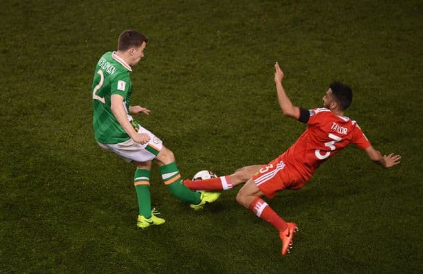 La más reciente de estas entradas escalofriantes fue del galés Neil Taylor sobre el irlandés Seamus Coleman: otra factura instantánea de tibia y peroné.