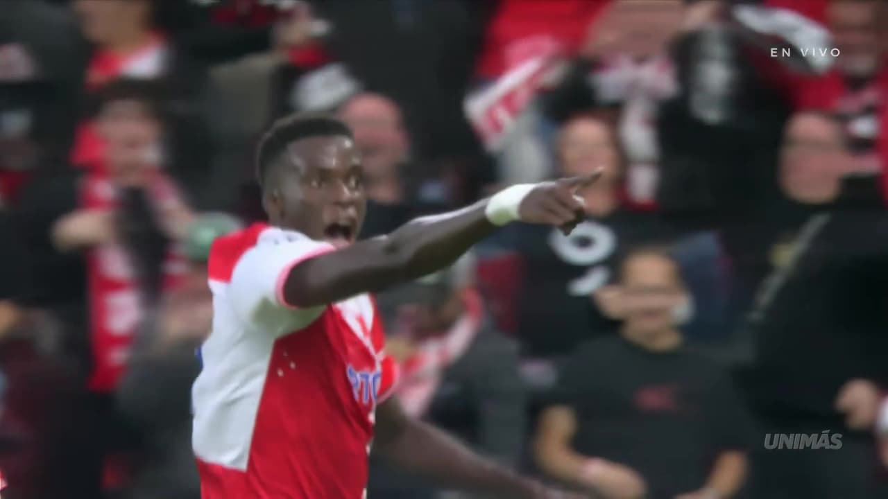 ¡Gol insólito del Slavia! ¡El balón cruza toda el área del Bodo!
