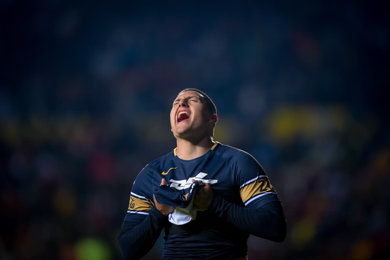 Nicolás Castillo, delantero de Pumas, se lamenta tras no poder concretar un contragolpe. El chileno no marca desde la jornada dos, pero se mantiene en el tercer lugar de la tabla de goleadores con cuatro tantos.