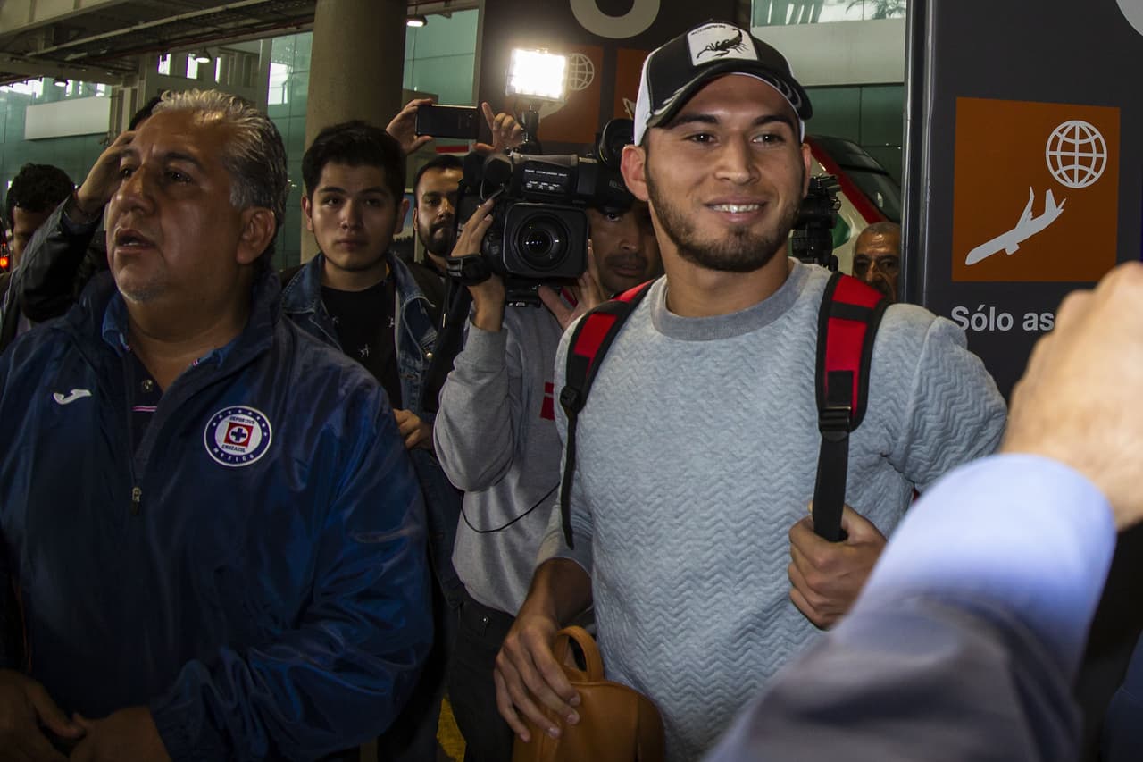 Escobar, que mostró su optimismo en su arribo para unirse a Cruz Azul, proviene de Cerro Porteño, con el que jugó en Copa Libertadores.