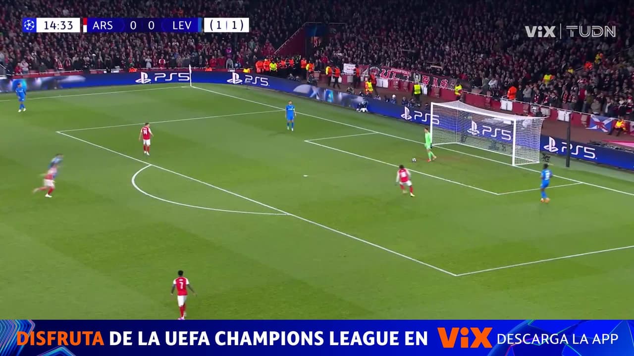 ¡Arsenal roza el gol! Trossard exige a Blaswich