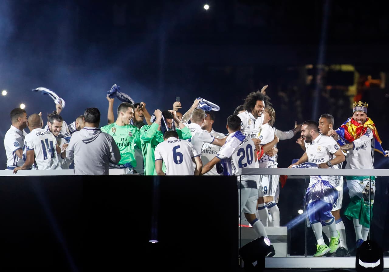 Real Madrid's team members jubilate during a celebration event held at the Santiago Bernabeu stadium after the team won the the UEFA Champions League football match final Juventus vs Real Madrid CF held at the National Stadium of Wales in Cardiff on June 3, 2017. / AFP PHOTO / OSCAR DEL POZO (Photo credit should read OSCAR DEL POZO/AFP/Getty Images)