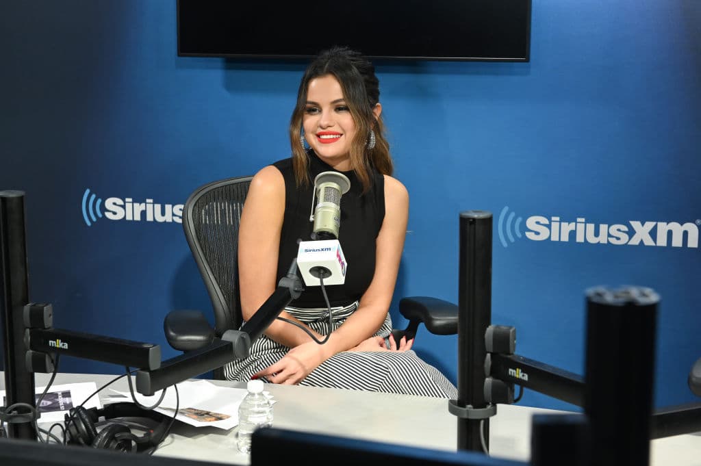 Gomez afirmó: “Fue mucho trabajo… no puedes pronunciar mal nada. Es algo que debe ser preciso y debe ser respetado por la audiencia para la que voy a publicar esto ".