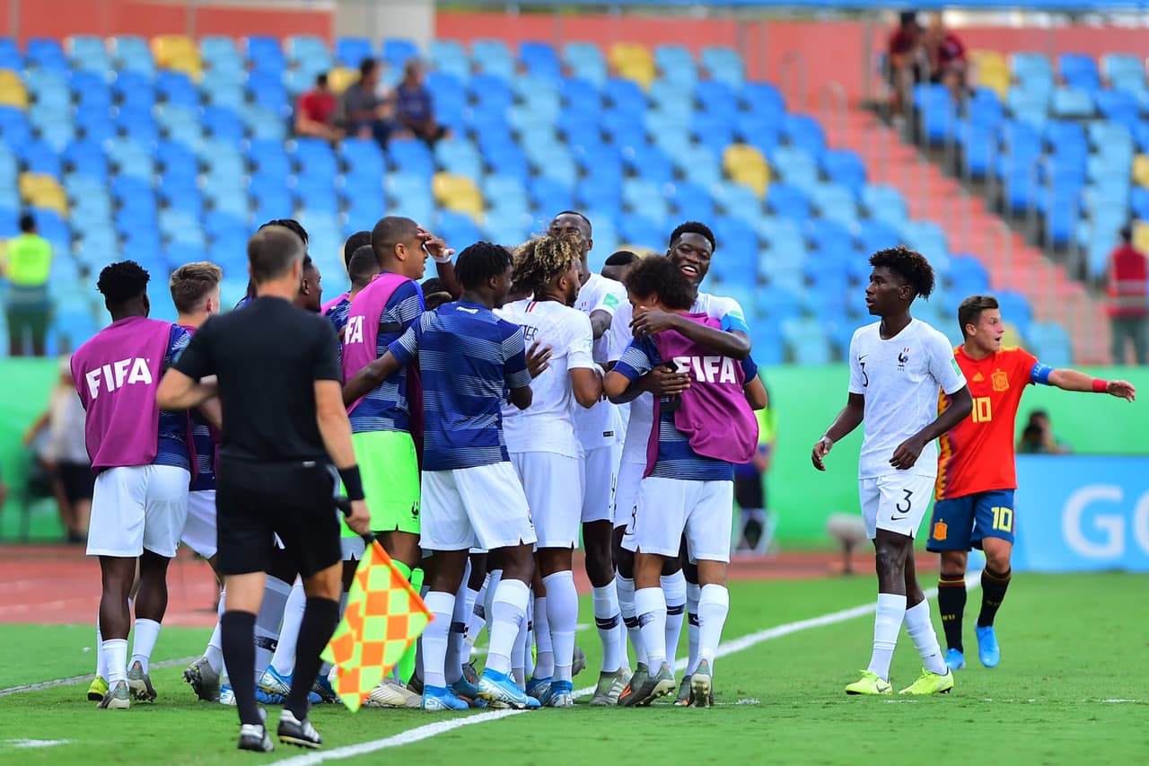 España 1-6 Francia. Valera abrió el marcador por La Roja; Kouassi ,Mbuku , Lihadji, Pembele, Rutter y Aouchiche anotaron para los galos.