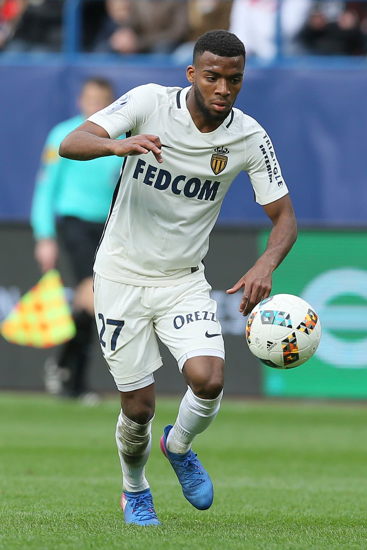 Thomas Lemar y el Arsenal siguen negociando su salida del Mónaco. Se dice que en poco se podría confirmar.