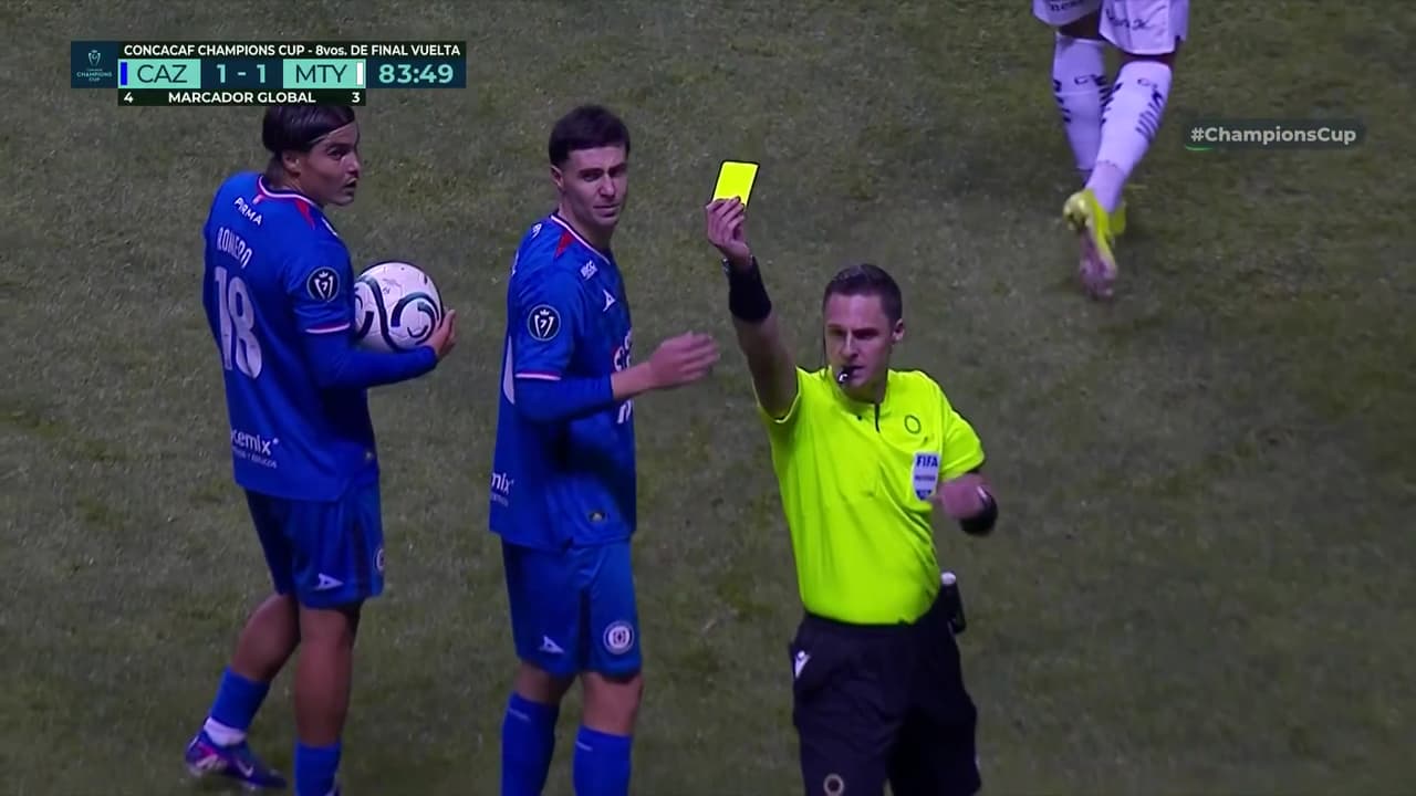 ¡Nicolás Larcamón se va amonestado luego de pedir roja para Monterrey!