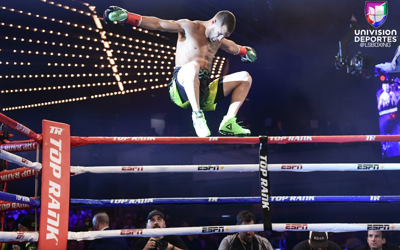 Vasiliy Lomachenko derrotó a un José Pedraza que le incomodó la pelea por momentos, pero que no pudo contrarrestar la velocidad e inteligencia de la 'Matrix'.