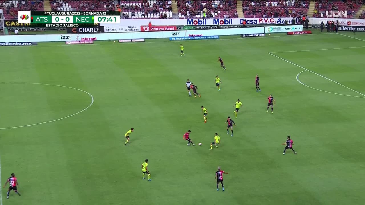 ¡TIRO ATAJADO! disparo por Rodrigo Aguirre.