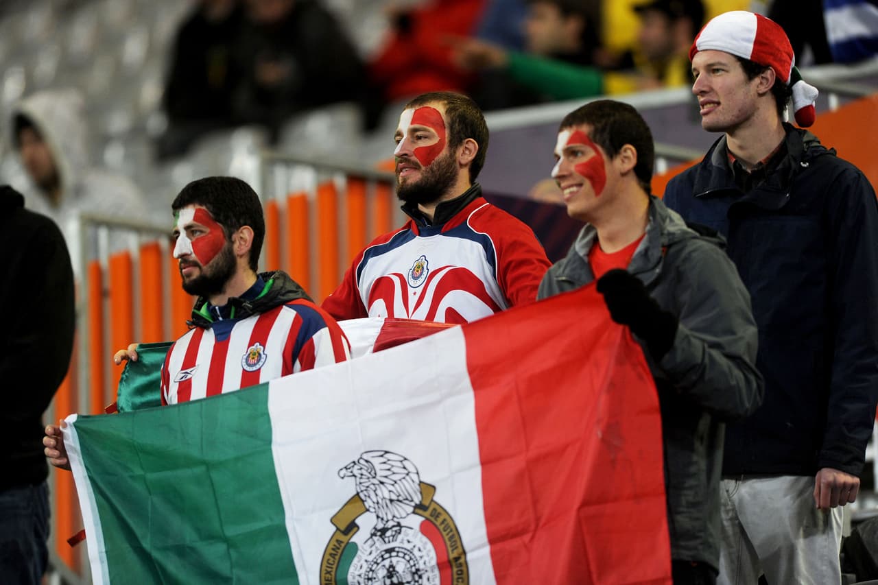 Los fanáticos rojiblancos siguieron a esa selección, ya que contaba con otros canteranos tapatíos como Avión Cisneros.