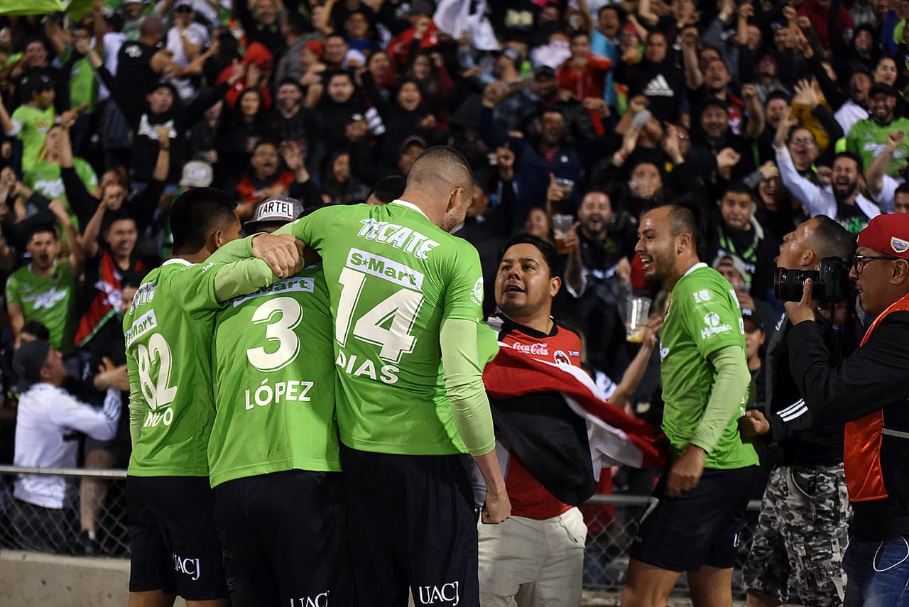 A los 84 minutos con un equipo universitario desdibujado y sin ton ni son, Bravos aprovechó para marcar el 2-0 para la causa de los chihuahuenses, por obra de Luis Alberto López, acercándose a festejar con la afición.
