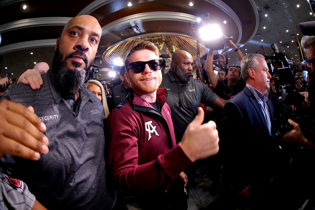 Al son del "México lindo y querido", Saúl 'Canelo' Álvarez y Gennady 'GGG' Golovkin hicieron acto de presencia en el lobby del MGM Grand de Las Vegas. El mexicano gañó la primera batalla gracias a sus fans.
