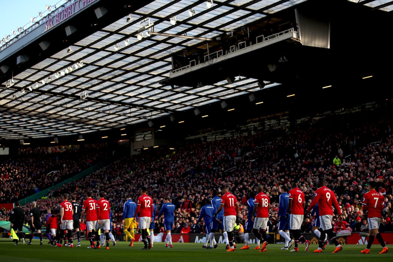 El duelo estaba planteado entre dos de los grandes del fútbol de Inglaterra, con el local en Old Trafford a la espera de un triunfo que le sirva para recortar puntos con miras al liderato.