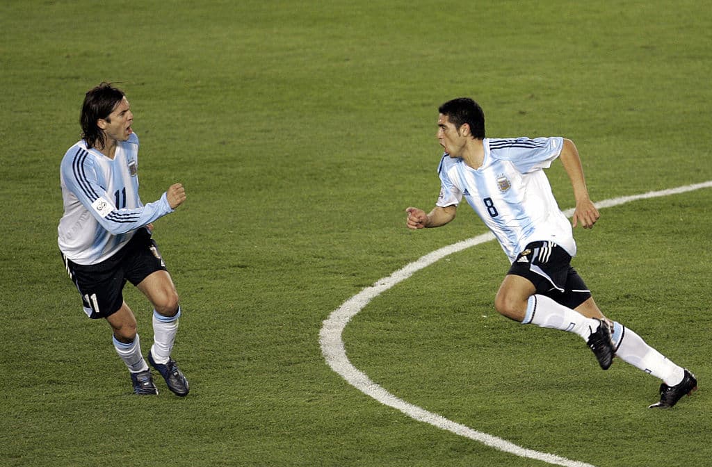 Participó en 11 partidos y anotó un gol con la camiseta albiceleste.