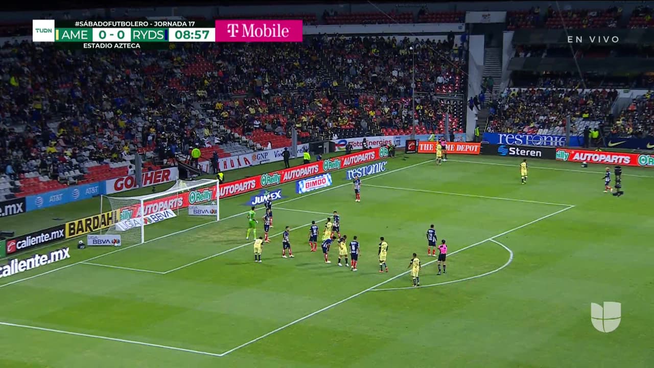 ¡TIRO ATAJADO! disparo por Federico Viñas.