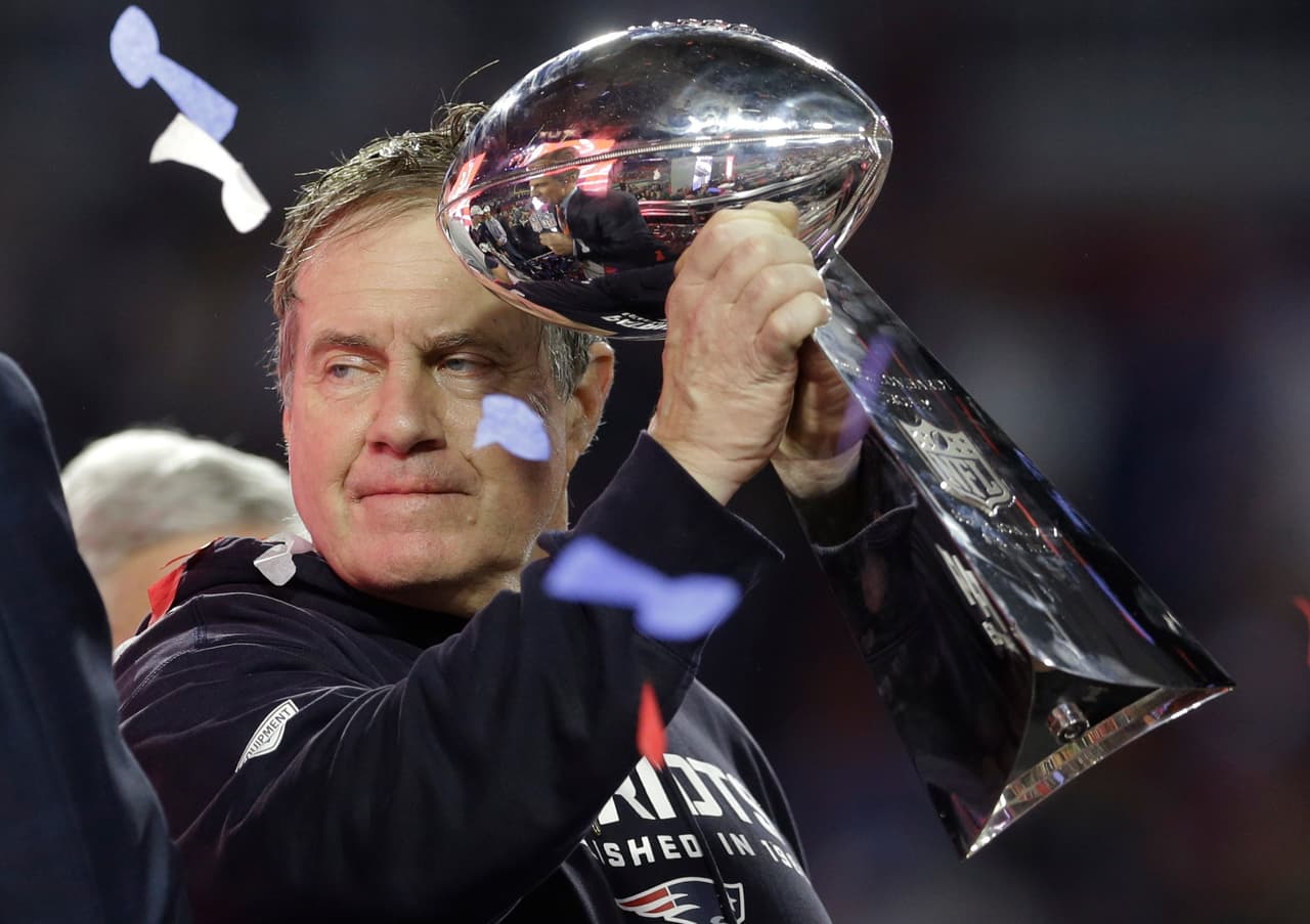<i><b>3.- Bill Belichick</b></i>
<br>Equipos:
<i>Cleveland 1991-95; New England 2000-Presente</i>
<br>Marca: 273-127 (25 años), 31-12 in playoffs
<br>Títulos divisionales: 17
<br>Participaciones en Super Bowl como head coach: 9 (XXXVI, XXXVIII, XXXIX, XLII, XLVI, XLIX, LI, LII, LIII)
<br>Títulos de Super Bowl como head coach: 6 (XXXVI, XXXVIII, XXXIX, XLIX, LI, LIII)
<br>NFL 100 All-Time Team (2019)
