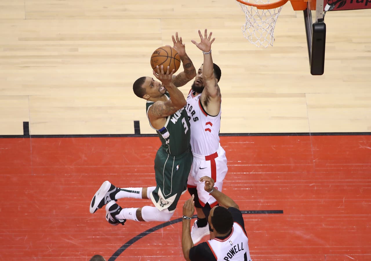 Los Toronto Raptors sobrevivieron a un partido que se fue a doble tiempo extra para sacar el triunfo por 118-112 sobre los Milwaukee Bucks en el Juego 3 de la Final de la Conferencia del Este de la Postemporada de la NBA en Scotiabank Arena. Luego de este resultado a contienda se pone 2-1 en favor de los Bucks y en Toronto se reanuda la batalla el próximo martes.