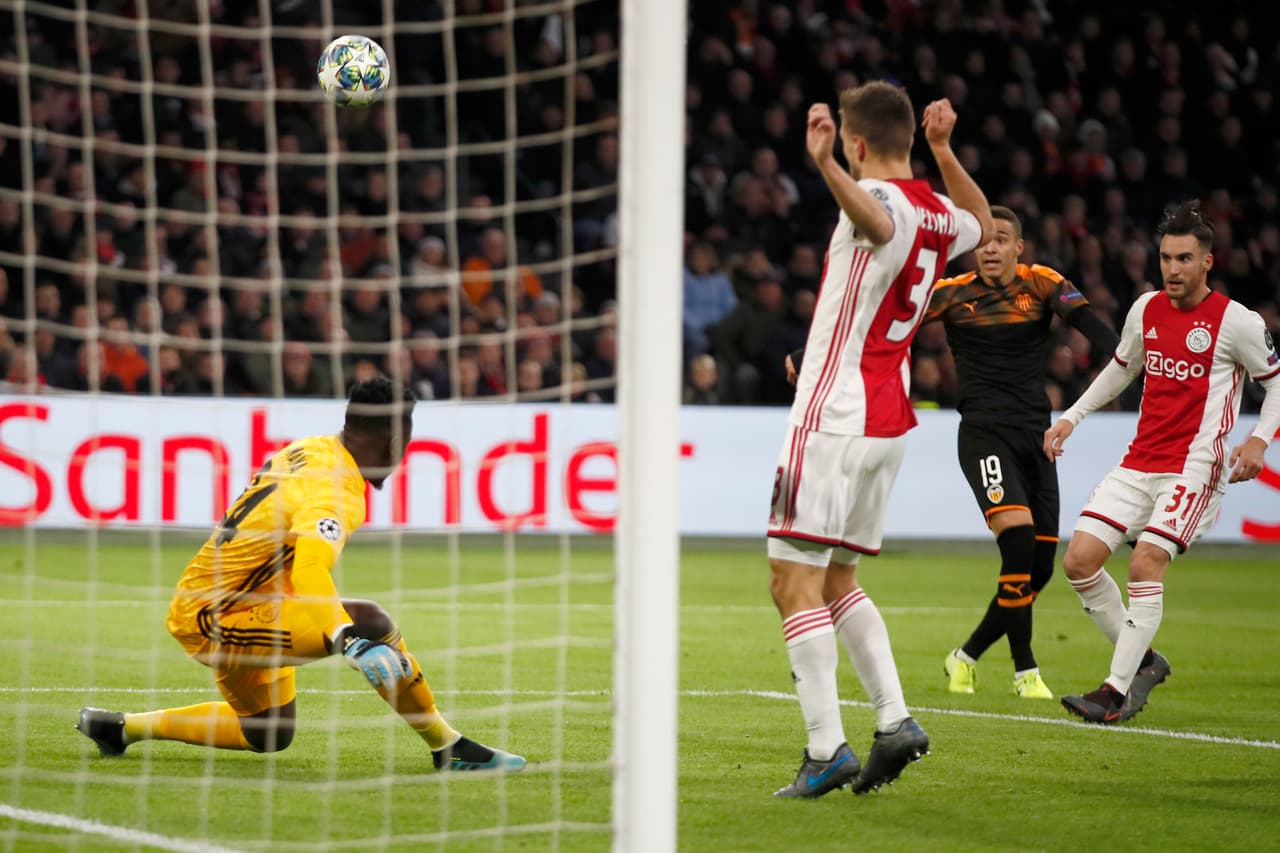 Con solitario gol de Rodrigo Moreno, el Valencia gana y manda al Ajax a la Europa League.