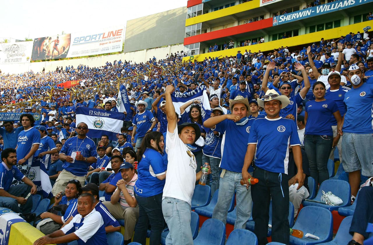 El inmueble también ha sido testigo de la racha más larga de victorias compitiendo como local, los salvadoreños sumaron seis juegos seguidos obteniendo el triunfo en el 2011, teniendo como rivales a Surinam, República Dominicana e Islas Caimán (tres de estos juegos fueron en el Cuscatlán).