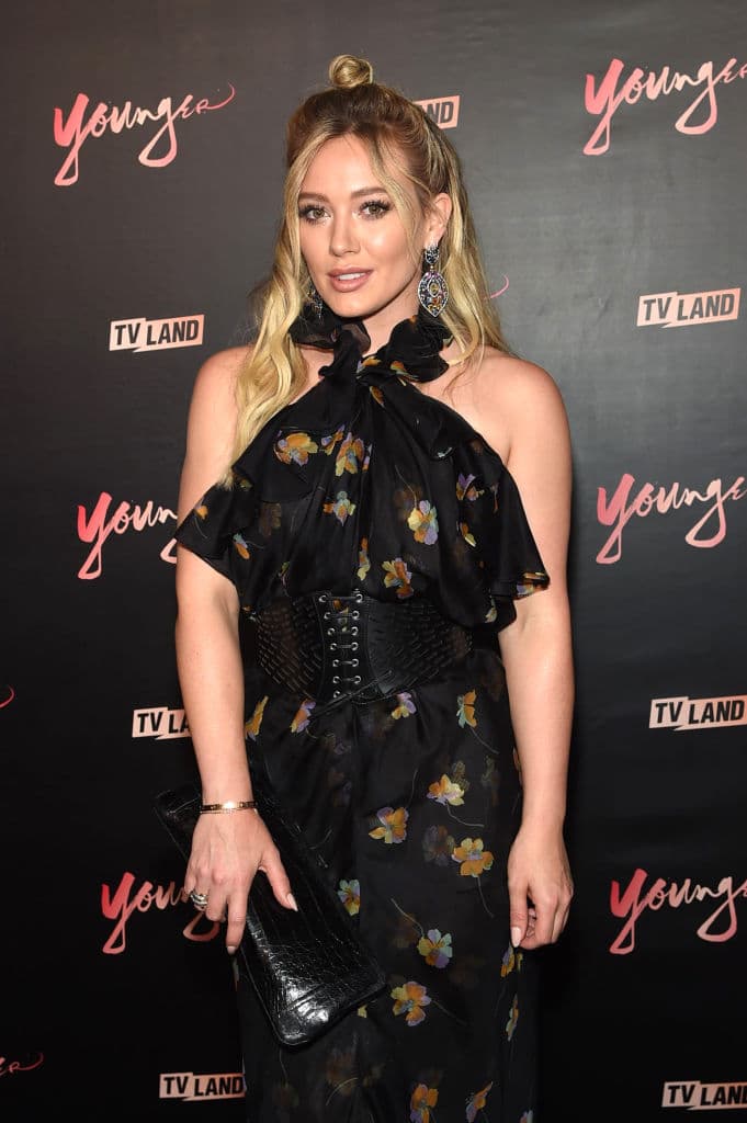 Hilary le escribió a Disney los siguiente: "Le haría un mal a todos al limitar las realidades del viaje de una persona de 30 años para vivir bajo el techo de una clasificación PG".