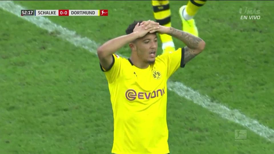 Tiro desviado de Jadon Sancho