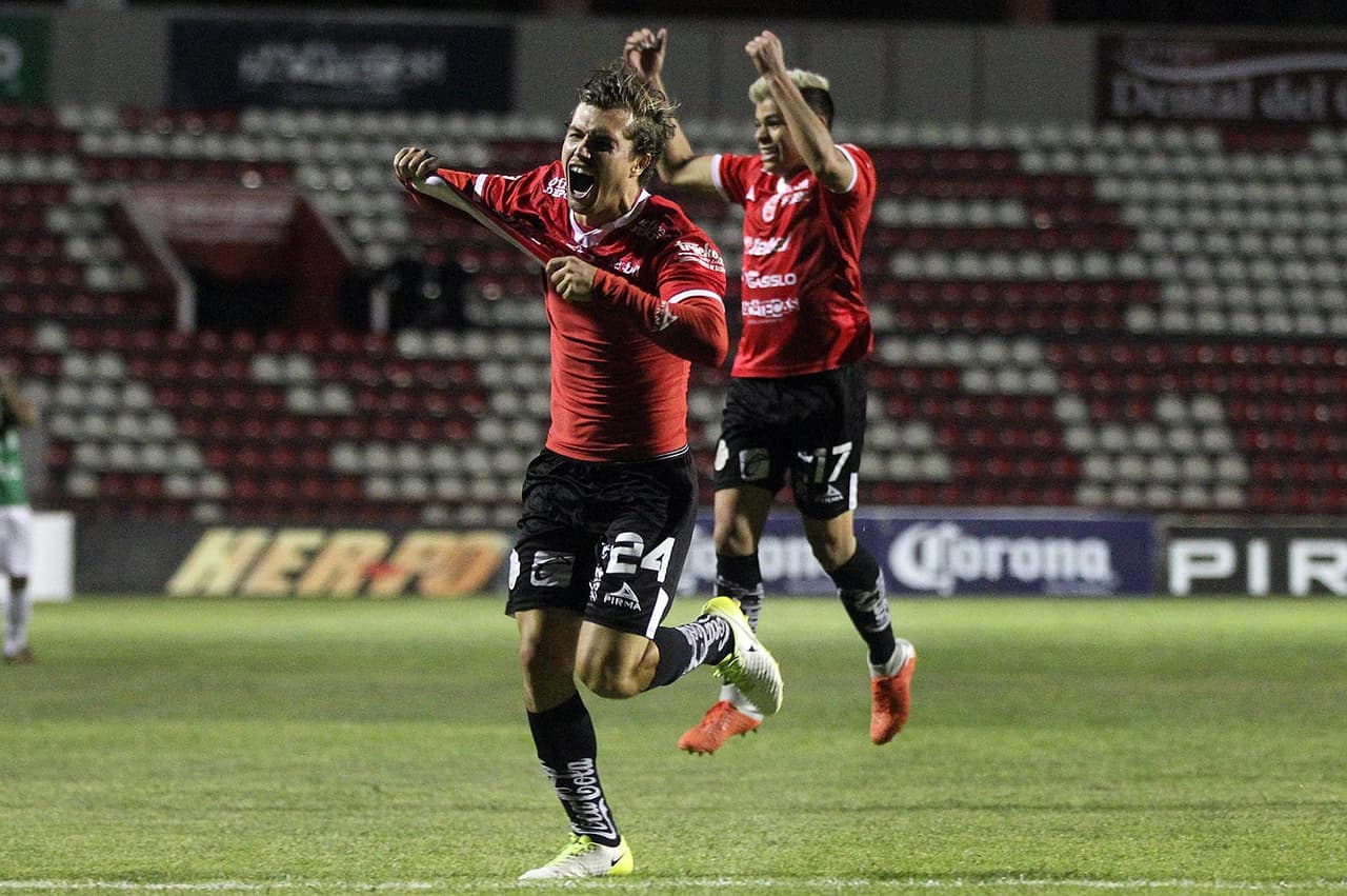 Mineros Zacatecas avanzó a Semifinales tras empatar 1-1 en el marcador global pero la posición en la tabla los tenía por encima de Alebrijes.
<br>