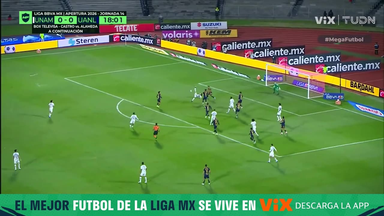 ¡A lo Hugo Sánchez! 'Chino' Huerta intentó la chilena pero no logró conectar con el balón