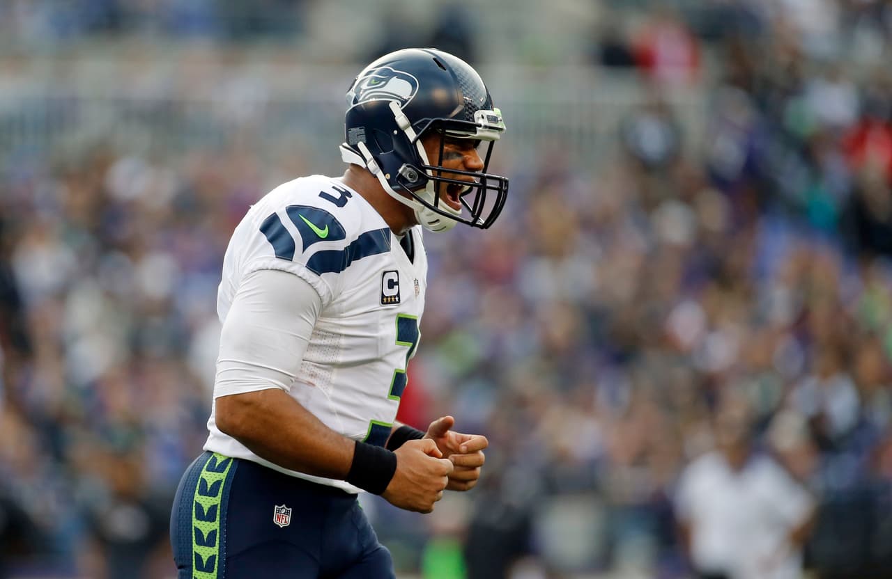 2.- El quarterback de Seattle RUSSELL WILSON completó 23 de 32 pases (71.9%) para 292 yardas con cinco touchdowns y sin intercepciones para un rating de pasador de 139.6 puntos en el triunfo de Seahawks 35-6 en Baltimore.