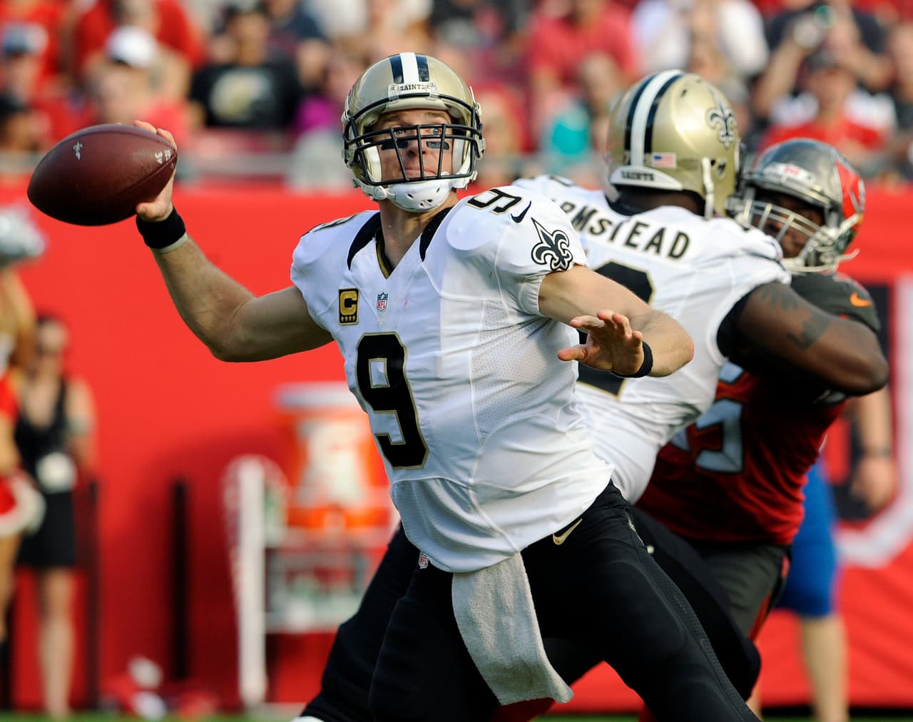 3.- El quarterback de New Orleans DREW BREES pasó para 312 yardas con dos touchdowns en el triunfo de los Saints 24-17 en Tampa Bay.