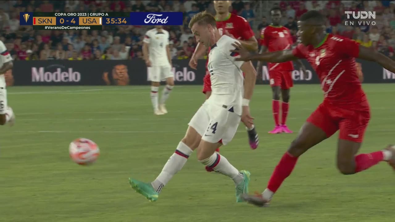 EEUU coquetea con el quinto gol antes del descanso