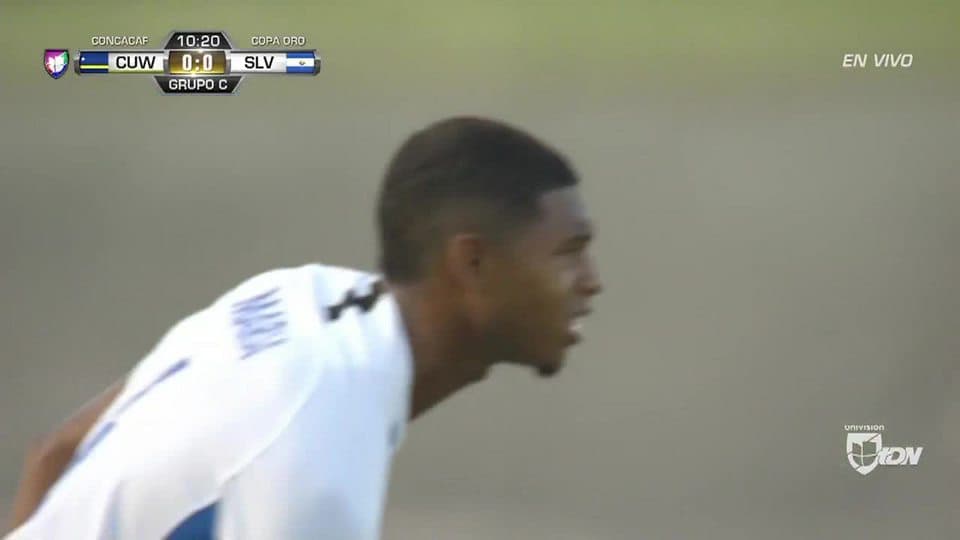 Tiro de esquina para El Salvador