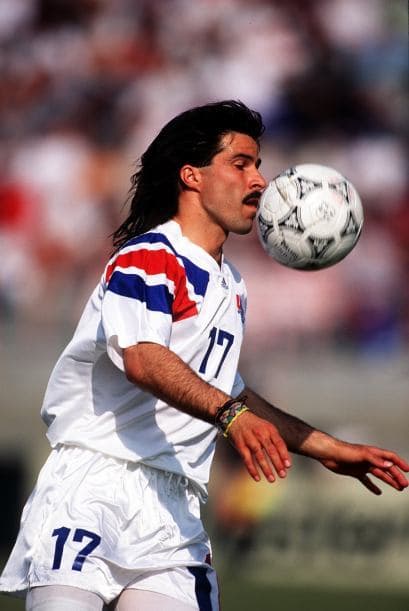 MARCELO BALBOA (USA) | Hoy comentarista de Univision Deportes, el espigado defensor jugó los Mundiales de mayores de 1990 y 1994, y también lo hizo en el Sub-20 de 1987. Es un ídolo histórico de los Colorado Rapids.
