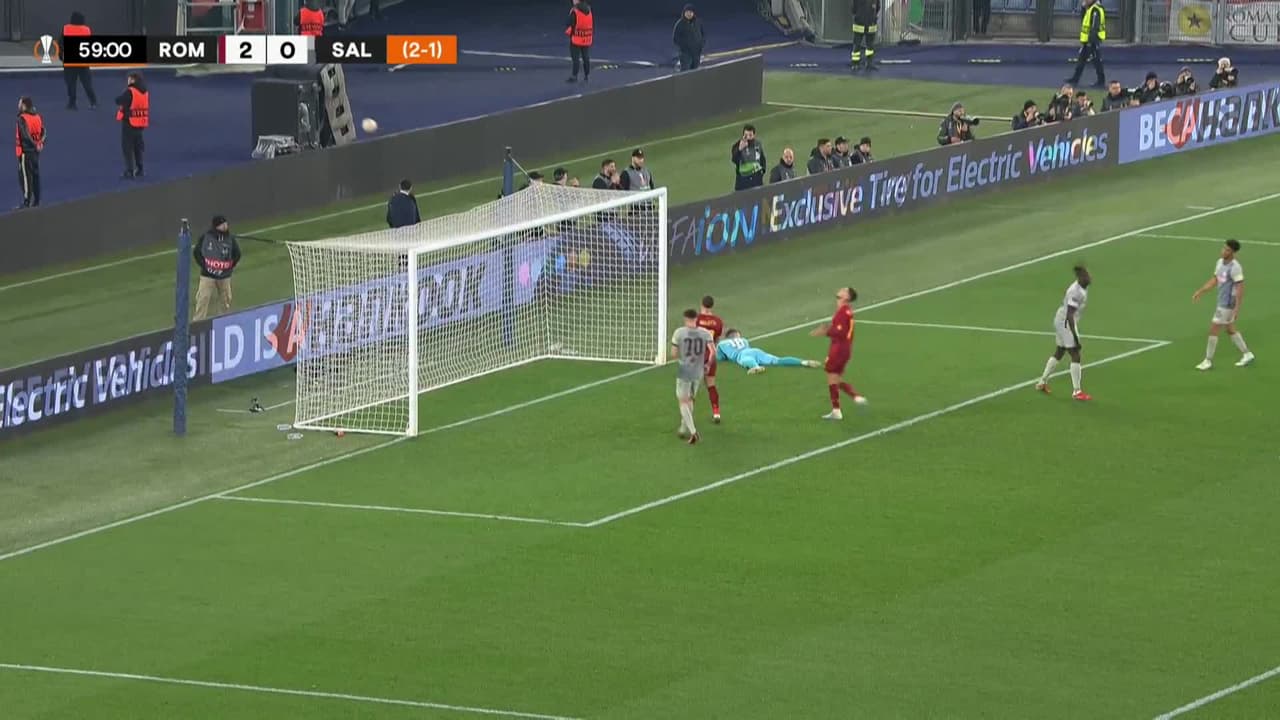 ¡TIRO ATAJADO! disparo por Bryan Cristante.