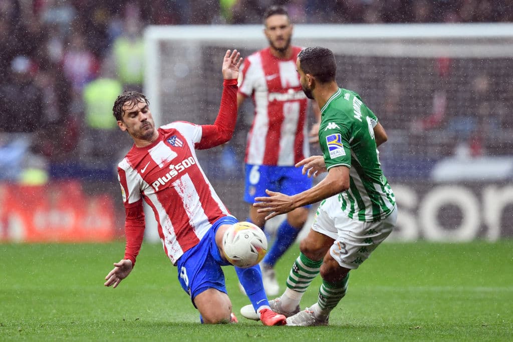 Los colchoneros no dejaron respirar al conjunto sevillano y terminan goleandolos 3-0.