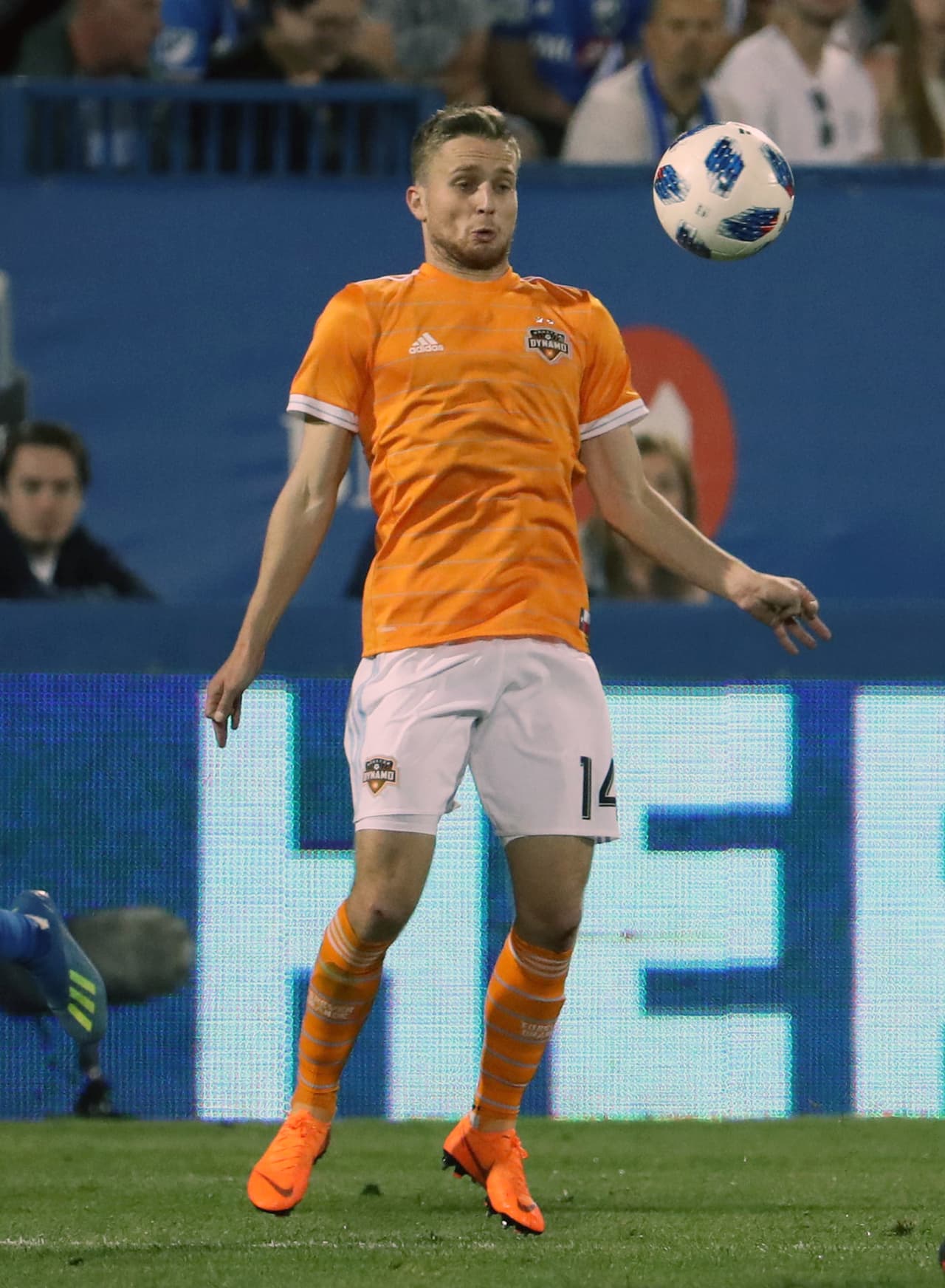 Adam Lundkvist sirvió un balón a Tommy McNamara para que el neoyorquino anotara el 2-1 final de Houston Dynamo ante D.C. United.