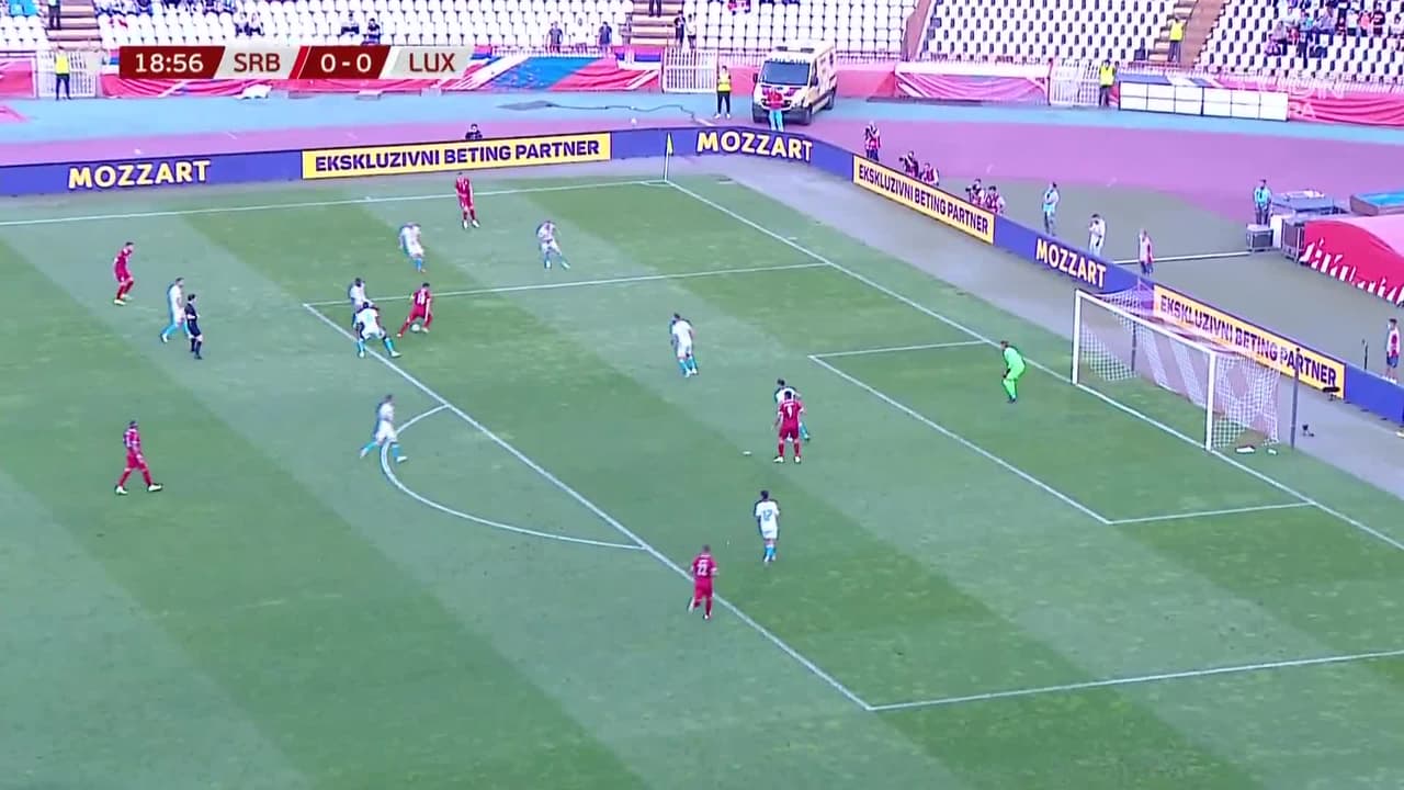 ¡TIRO ATAJADO! disparo por Dusan Tadic.