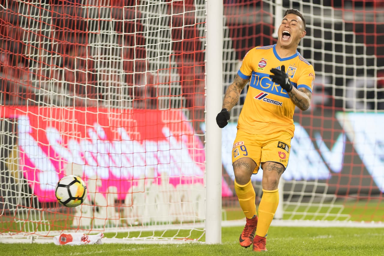 El chileno Eduardo Vargas le dio la ventaja de visitante a Tigres al minuto 7 del segundo tiempo y cierta confianza para que los mexicanos manejaran el partido a su favor.